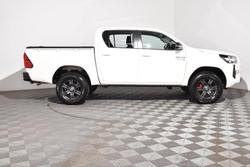 2025 Toyota Hilux SR 48V