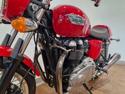 2009 Triumph THRUXTON 900 RED