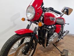 2009 Triumph THRUXTON 900 RED