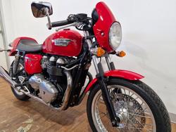 2009 Triumph THRUXTON 900 RED