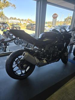2025 Yamaha YZF-R1 R1 Black
