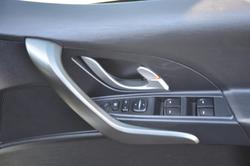 2019 Mahindra XUV500 W10