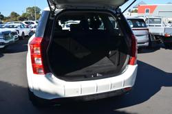 2019 Mahindra XUV500 W10