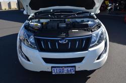 2019 Mahindra XUV500 W10