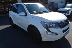 2019 Mahindra XUV500 W10