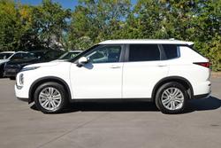 2024 Mitsubishi Outlander LS