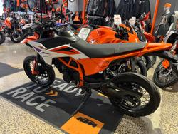 2025 KTM 390 SMC R SMC Orange