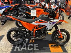 2025 KTM 390 SMC R SMC Orange