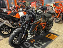 2026 KTM 1390 Super Duke R EVO Super Duke Black