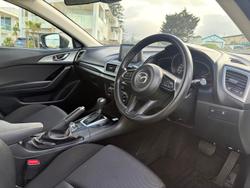 2018 Mazda 3 Neo Sport