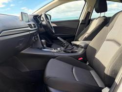 2018 Mazda 3 Neo Sport