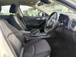 2018 Mazda 3 Neo Sport