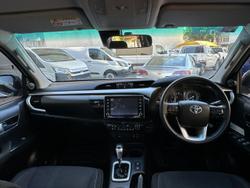 2021 Toyota Hilux SR5