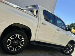 2021 Toyota Hilux SR5