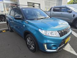 2022 Suzuki Vitara Shadow