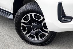 2021 Toyota Hilux SR5