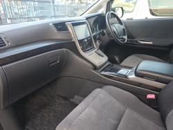 2013 Toyota Vellfire Hybrid ZR