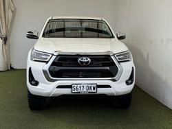 2022 Toyota Hilux SR5