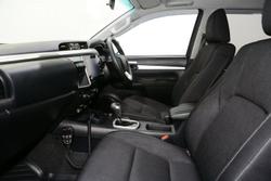 2024 Toyota Hilux SR5 48V