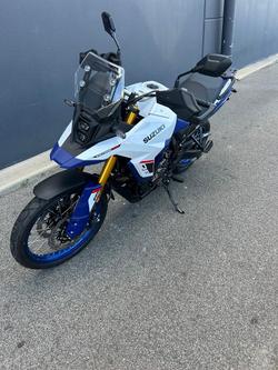 2026 Suzuki V-Strom 800DE V-Strom White