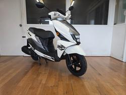 2026 Suzuki AVENIS 125 white