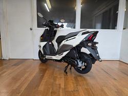 2026 Suzuki AVENIS 125 white
