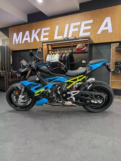 2026 BMW Motorrad S 1000 R Bluefire/Mugiallo Yellow