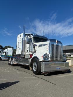 2021 Kenworth T909