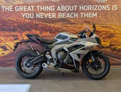Triumph Daytona 660 Lams