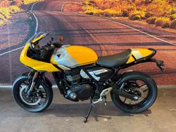 2026 Triumph Thruxton 400 Thruxton Yellow