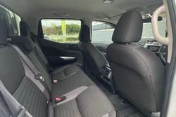 2021 Nissan Navara SL