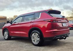 2022 Mitsubishi Outlander ES