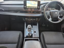 2022 Mitsubishi Outlander ES