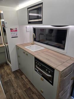 2025 New Age Caravans 15' New Age Manta Ray Expedition Save $9,258 Was $92,584