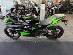 2016 Kawasaki Ninja 300 ABS (EX300B) Ninja Black