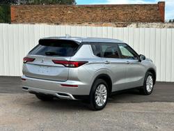 2022 Mitsubishi Outlander LS
