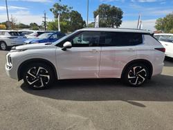 2024 Mitsubishi Outlander Exceed