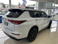 2025 Mitsubishi Outlander PHEV ES