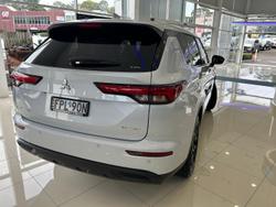 2025 Mitsubishi Outlander PHEV ES