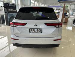 2025 Mitsubishi Outlander PHEV ES