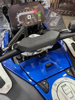 2026 BMW Motorrad R 1300 GS ADVENTURE TROPHY Racing Blue Metallic. (17-08)