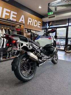 2026 BMW Motorrad R 1300 GS ADVENTURE TROPHY Racing Blue Metallic. (17-08)