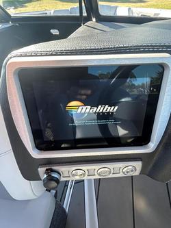 2025 Malibu Response TXi Open Bow