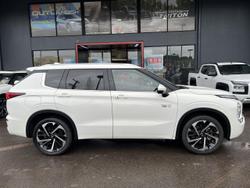 2025 Mitsubishi Outlander PHEV Exceed