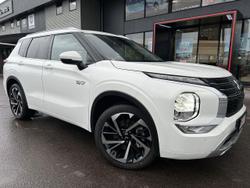 2025 Mitsubishi Outlander PHEV Exceed