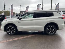 2025 Mitsubishi Outlander PHEV Exceed