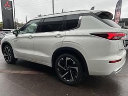 2025 Mitsubishi Outlander PHEV Exceed