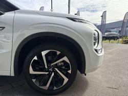 2025 Mitsubishi Outlander PHEV Exceed
