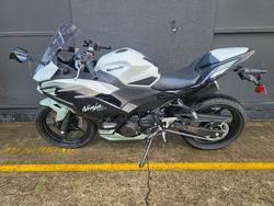 2026 Kawasaki NINJA 500 SE (LAMS) WHITE