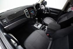 2017 Mitsubishi Pajero GLX
